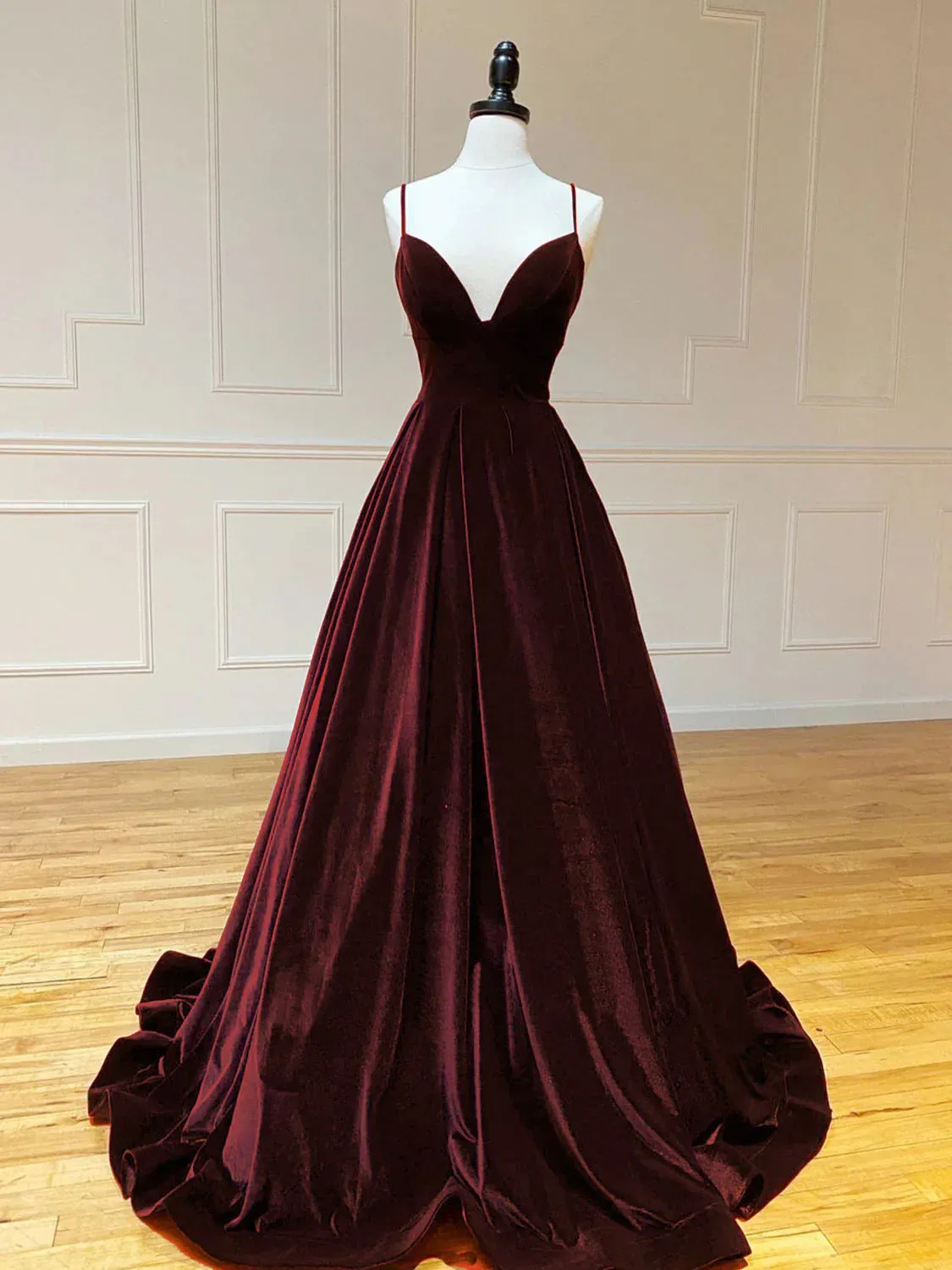 2025 Long Black Velvet Prom Dresses Spaghetti Straps V Neck Evening Party Dress