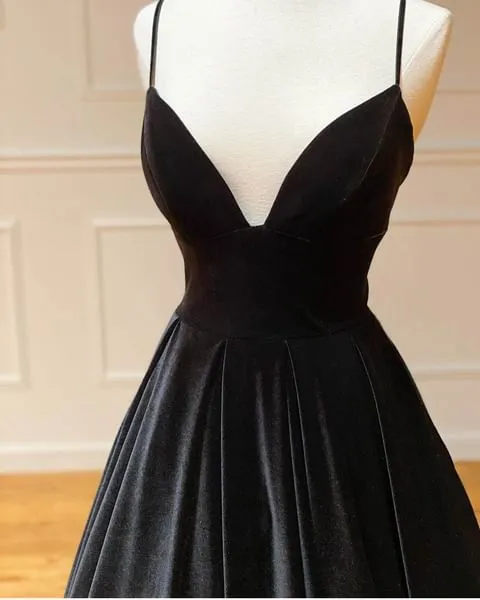 2025 Long Black Velvet Prom Dresses Spaghetti Straps V Neck Evening Party Dress