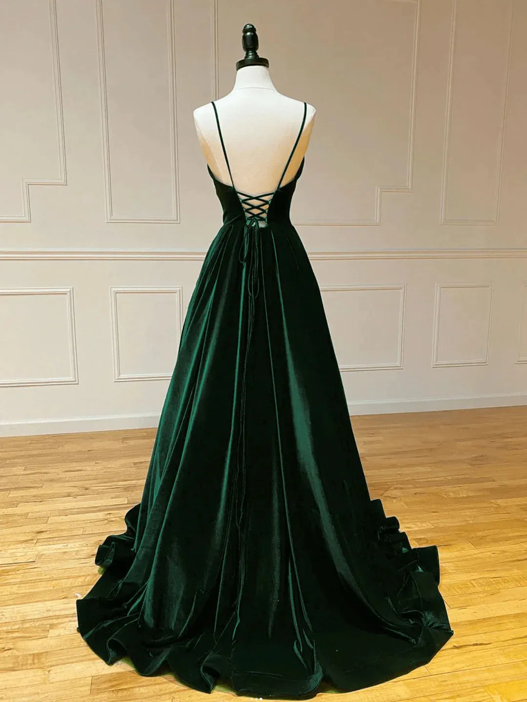 2025 Long Black Velvet Prom Dresses Spaghetti Straps V Neck Evening Party Dress