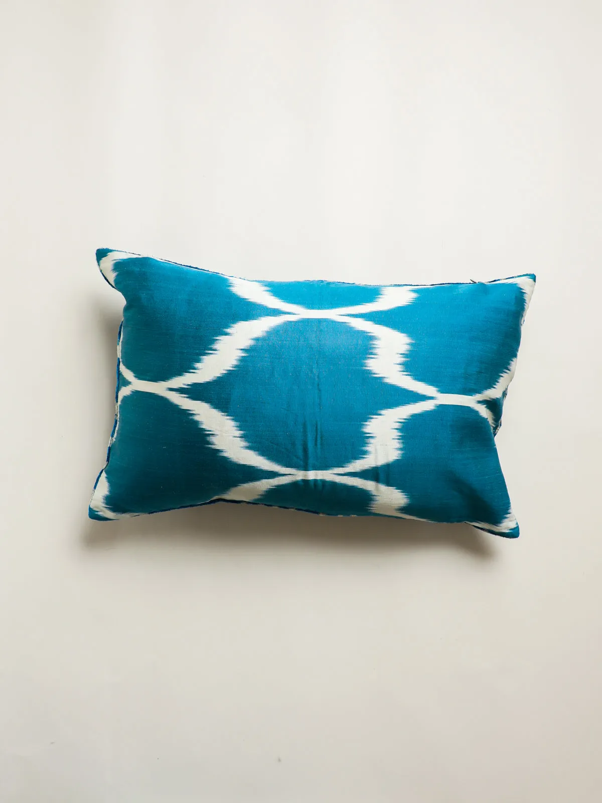 Classic Cobalt Ogee Lumbar Pillow Cover