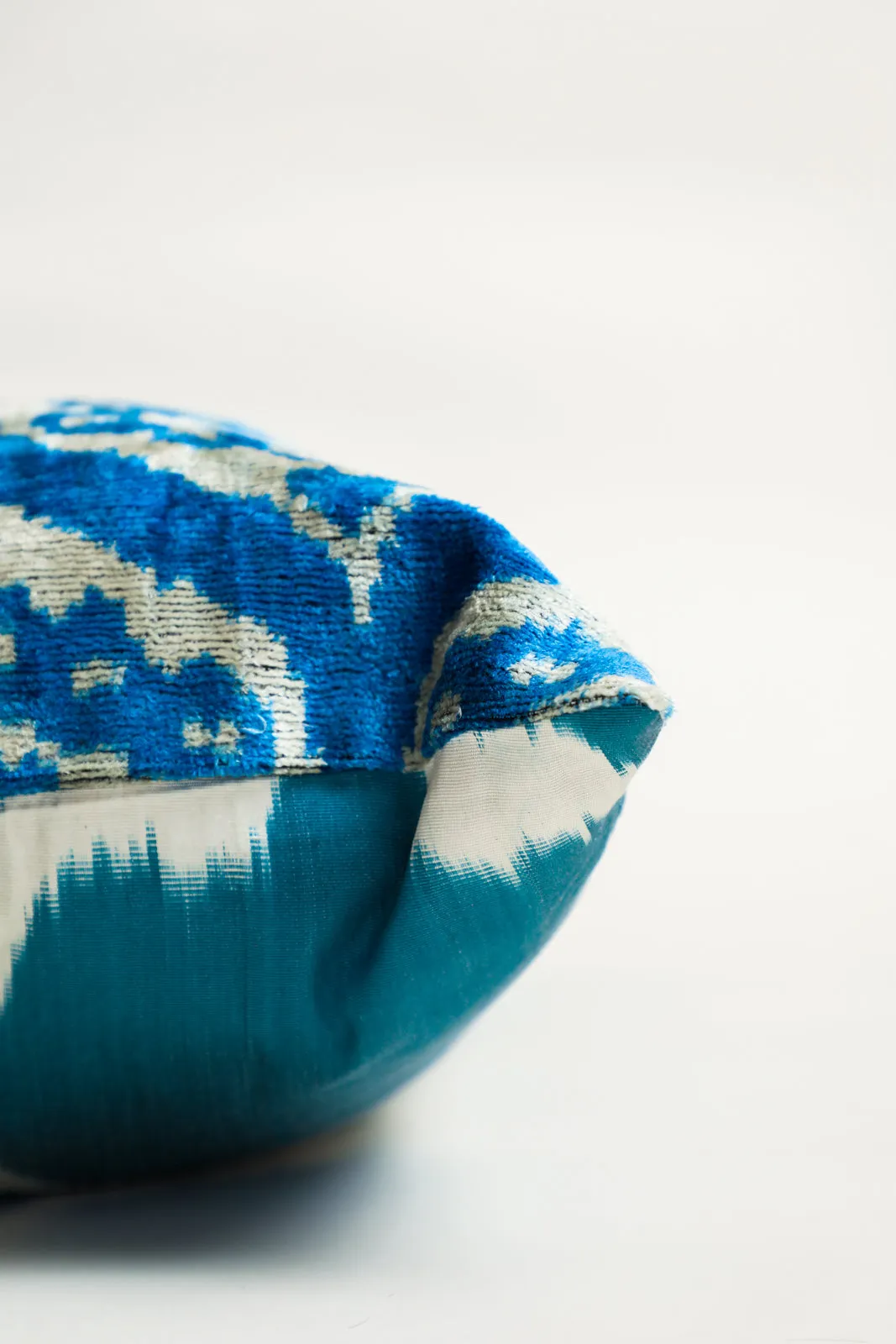 Classic Cobalt Ogee Lumbar Pillow Cover