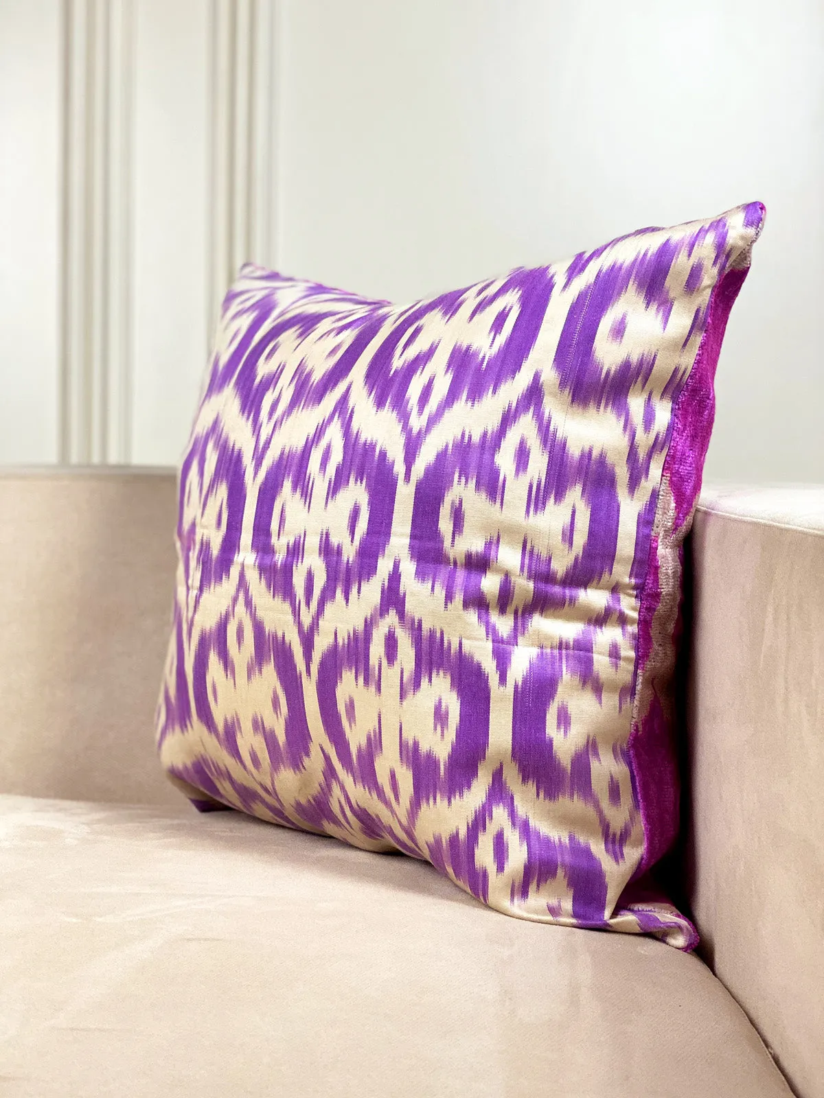 Classic Magenta Ogee Square Pillow Cover