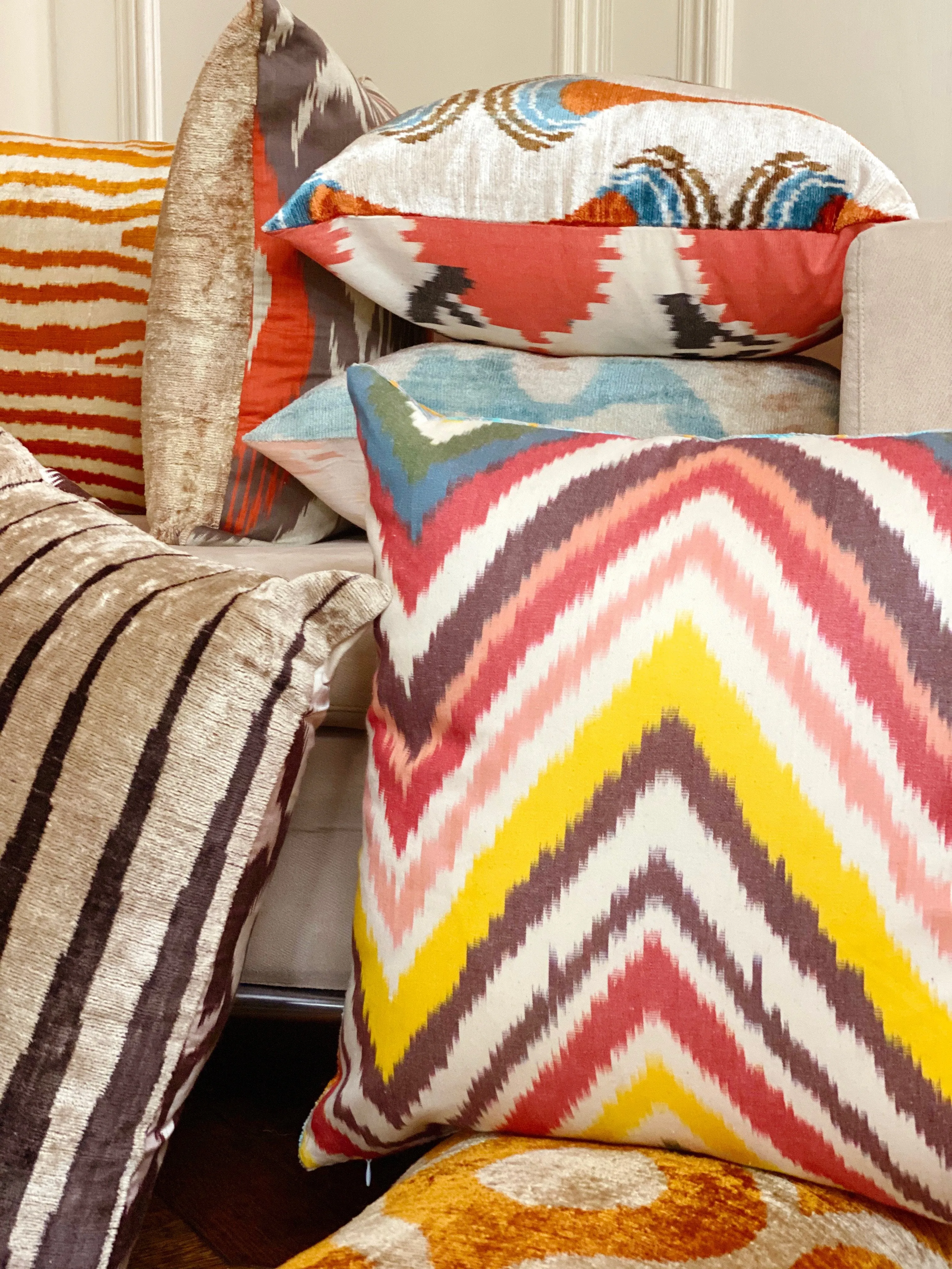 Classic Magenta Ogee Square Pillow Cover