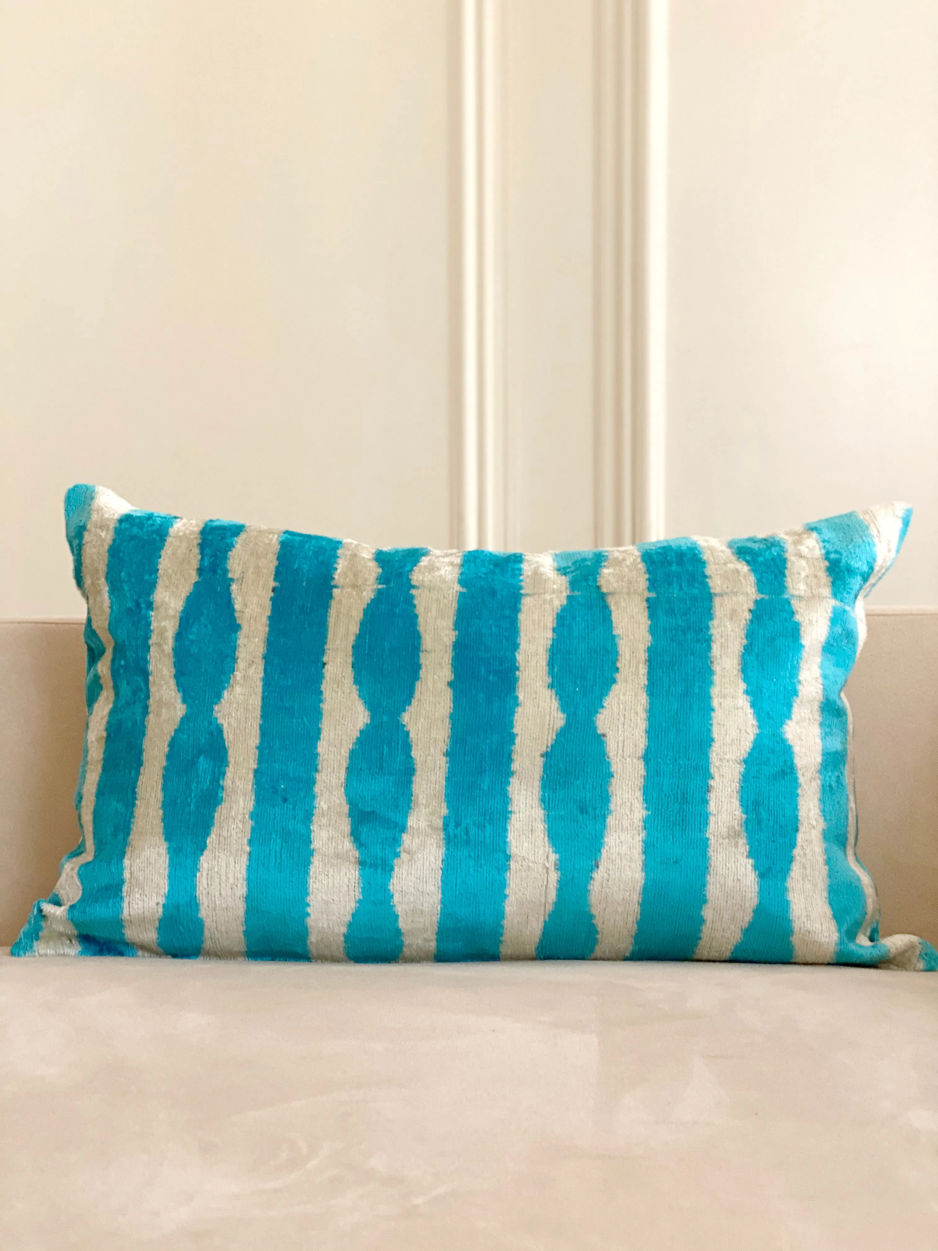 Classic Turquoise Horizon Lumbar Pillow Cover