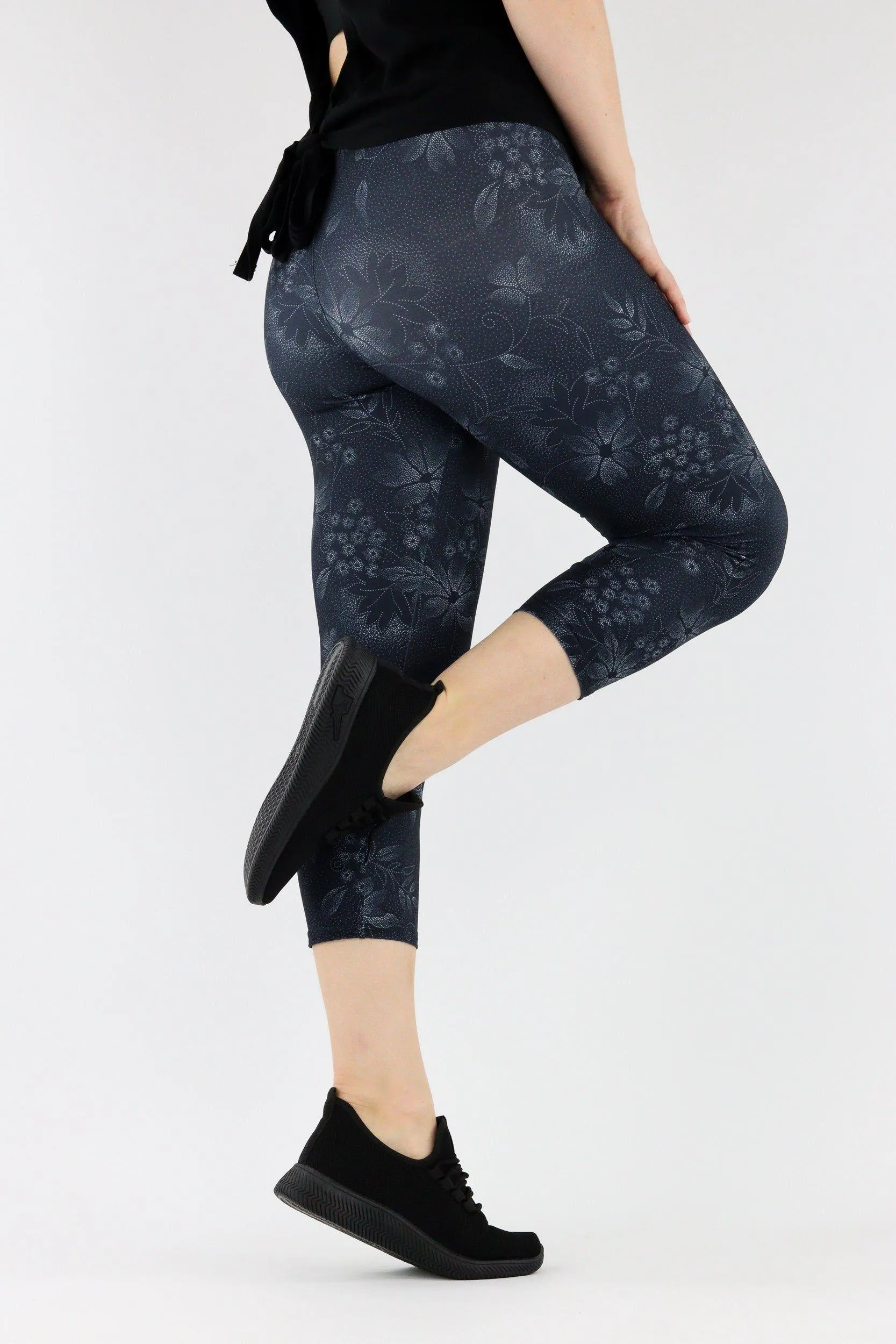 Dotted Flowers - Casual - Capri Leggings