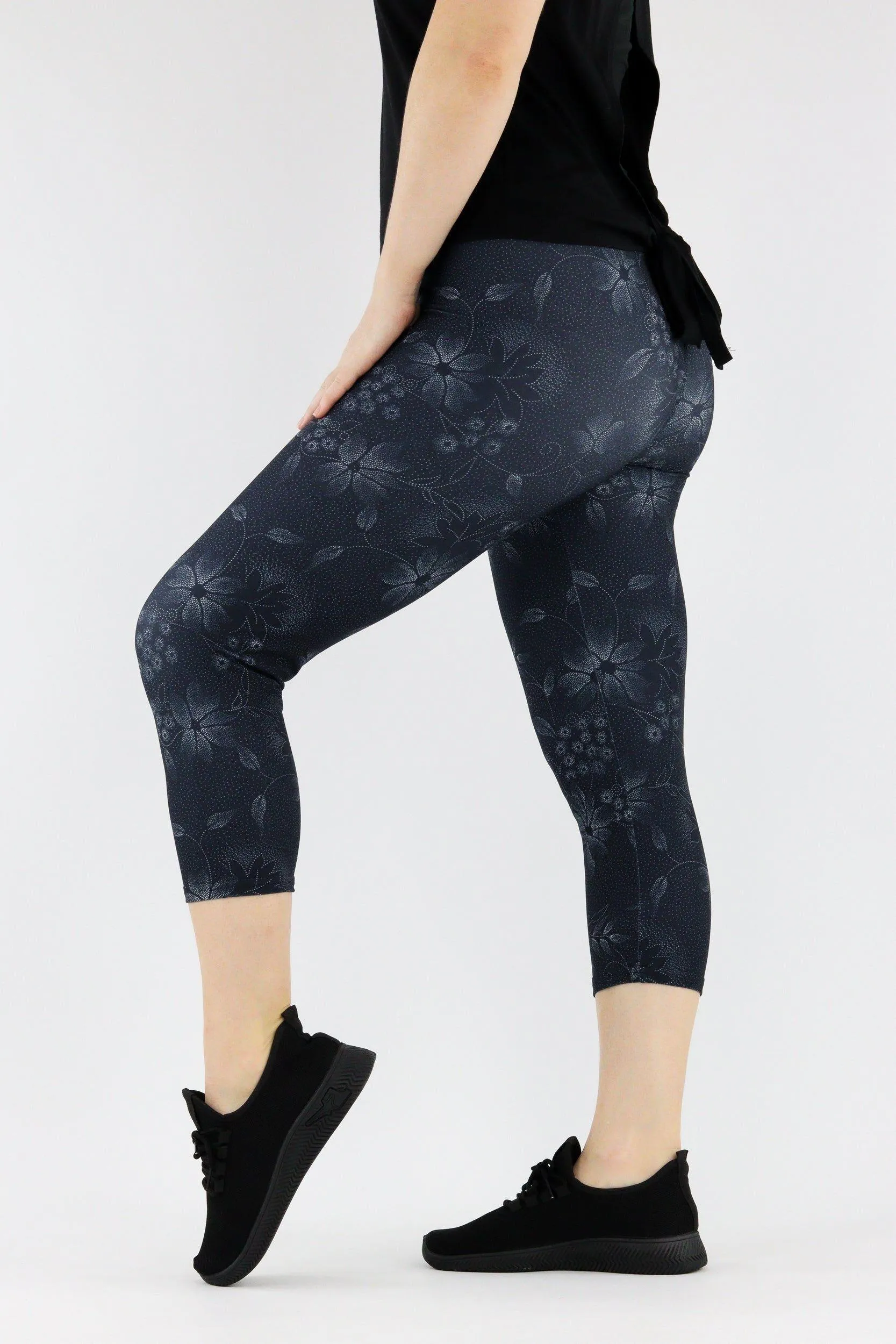 Dotted Flowers - Casual - Capri Leggings