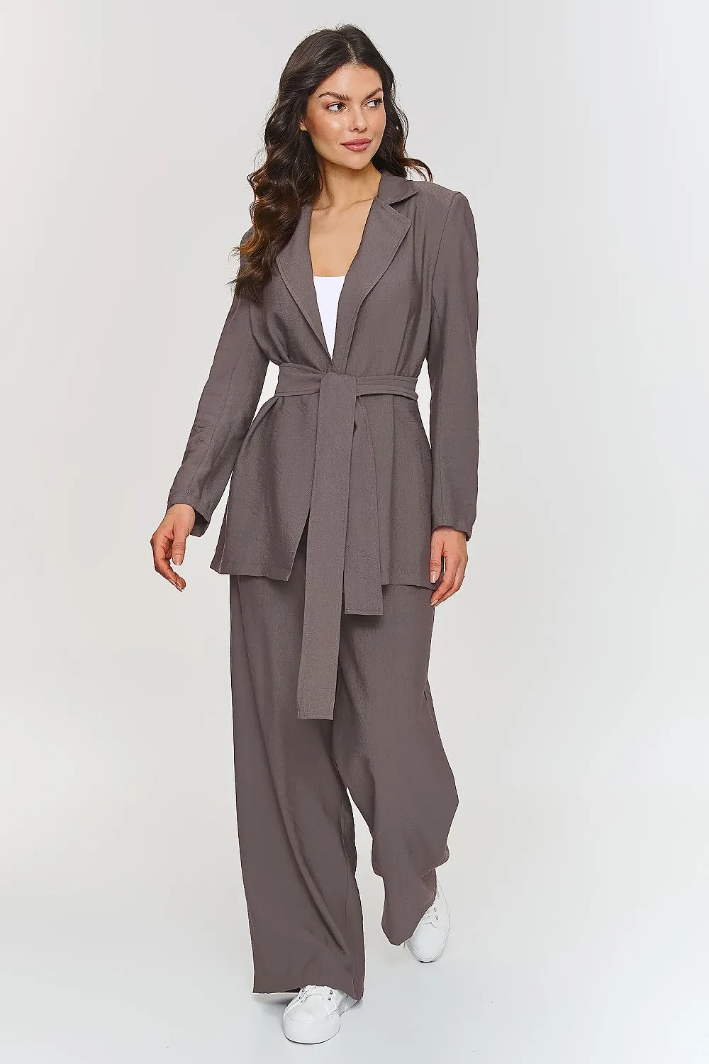 Loose-cut jacketwith wide-legged pants set