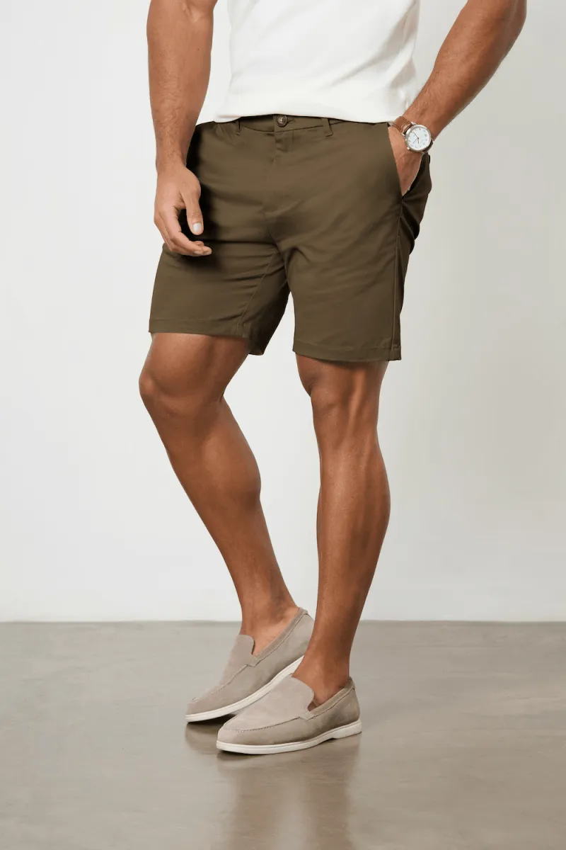 Muscle Fit Chino Shorts in Khaki
