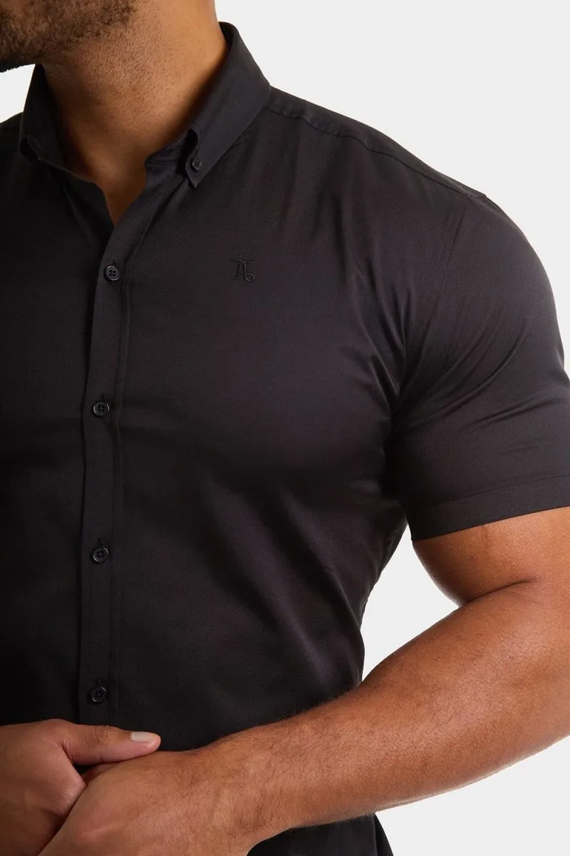 Muscle Fit Short Sleeve Signature Shirt in Black