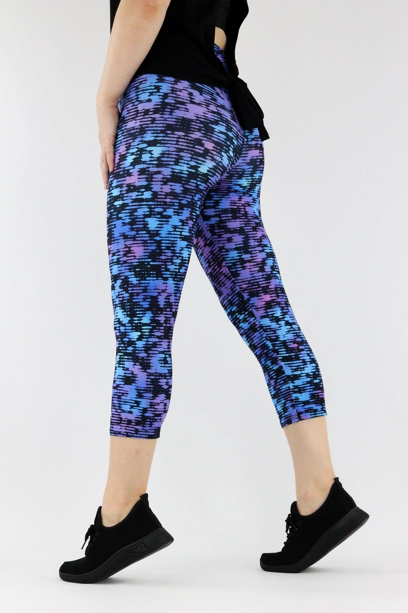 Purple Glitch - Casual - Capri Leggings