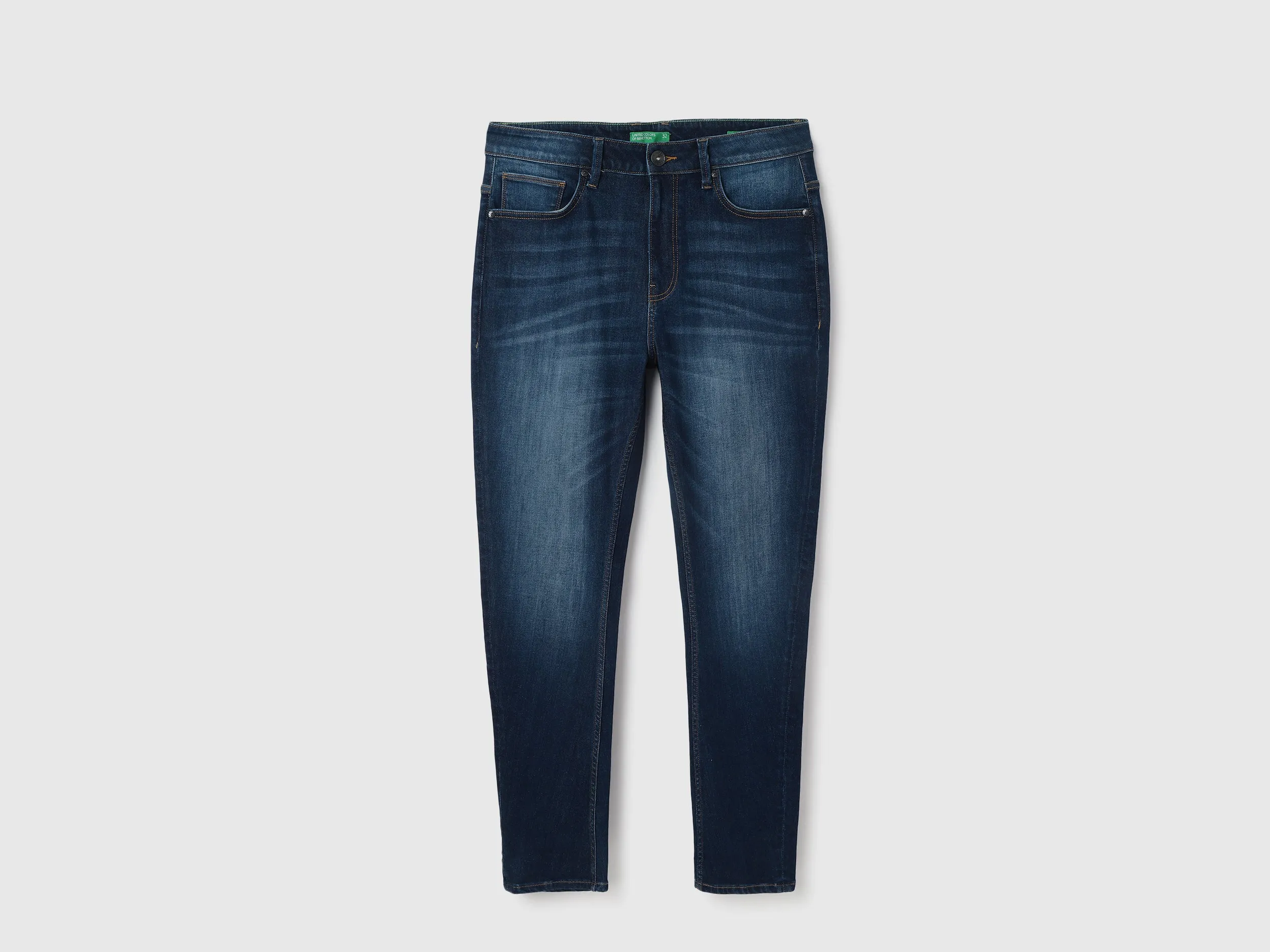 Solid Pattern Carrot Fit Jeans