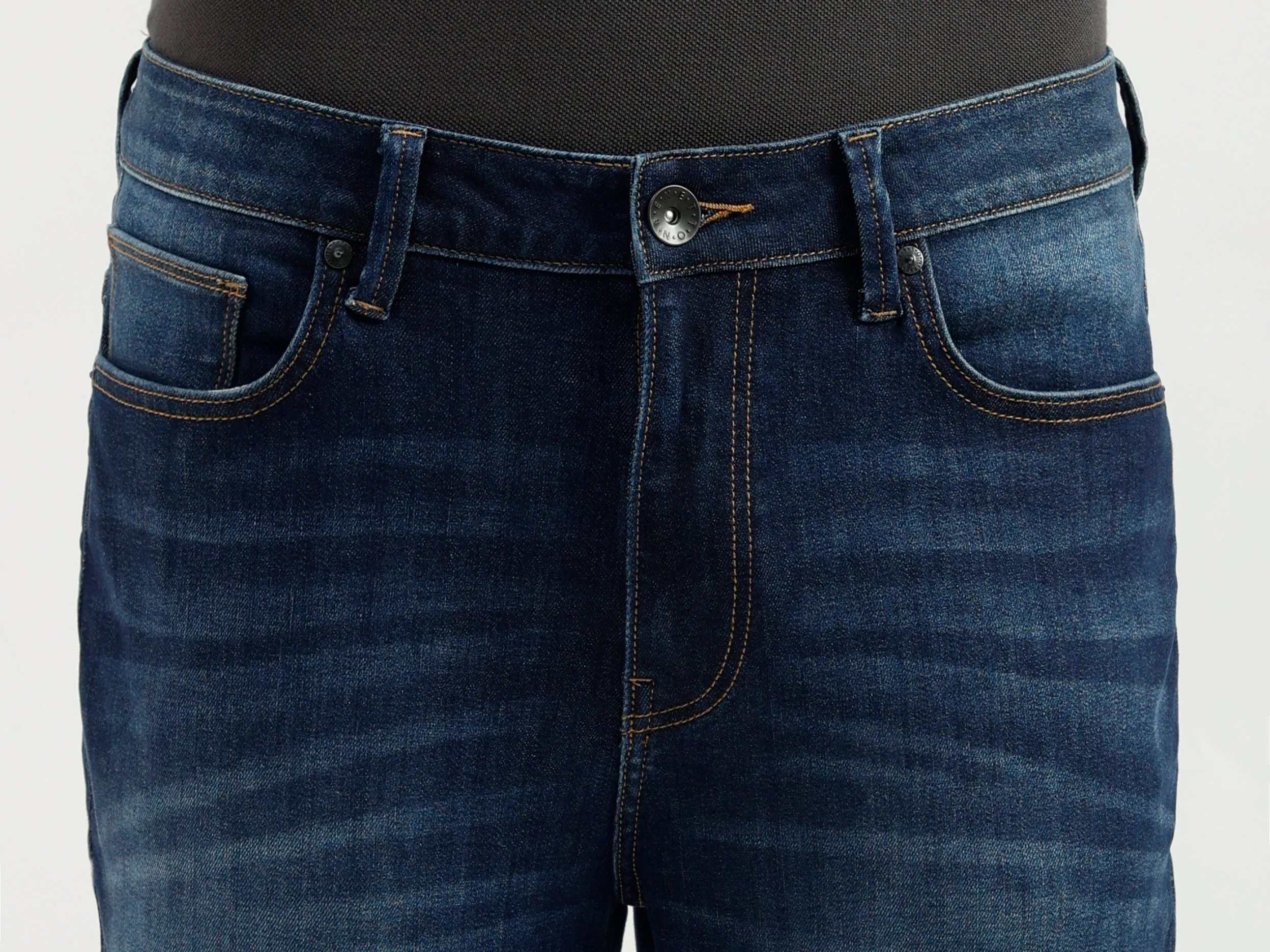 Solid Pattern Carrot Fit Jeans