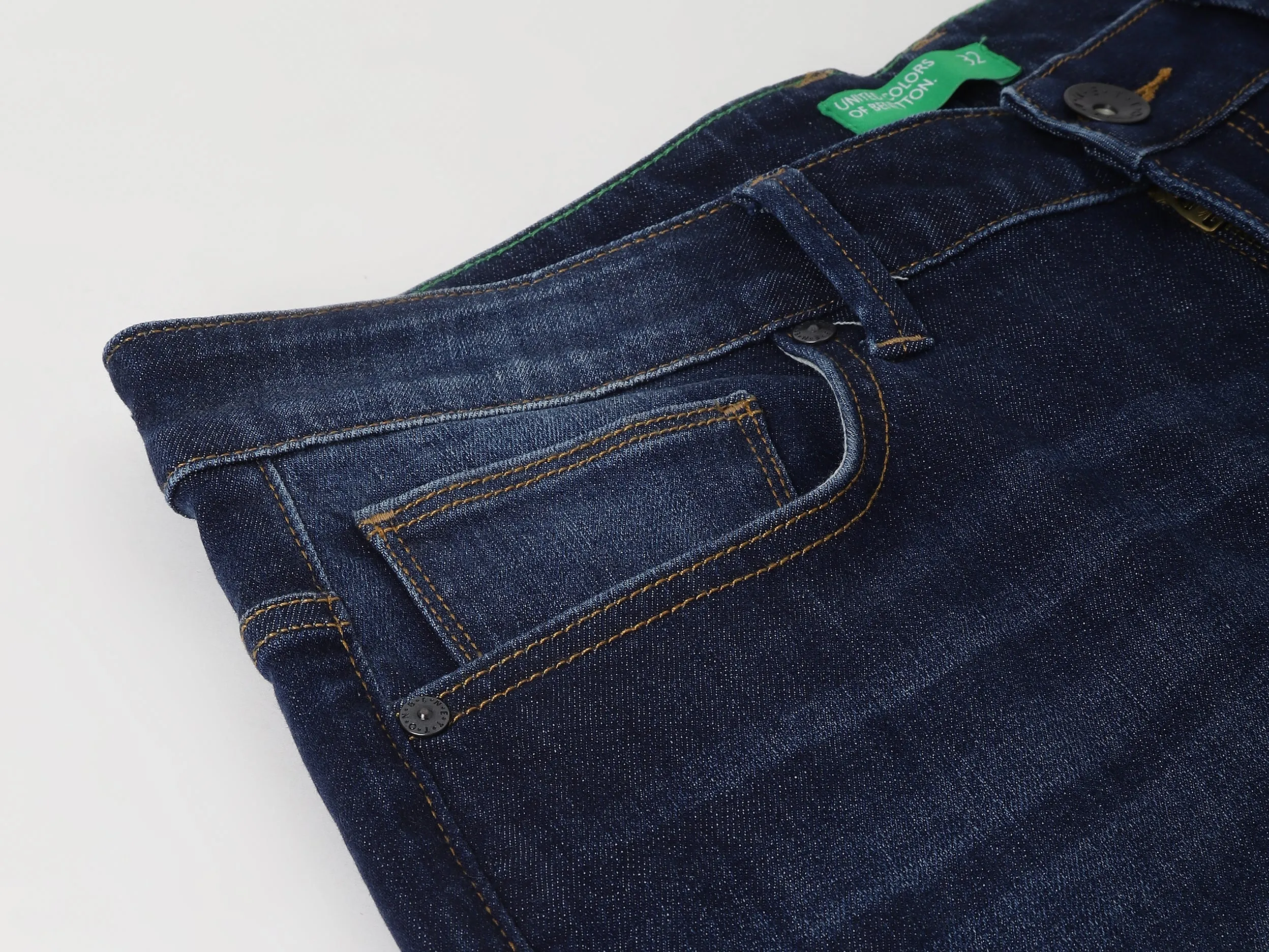 Solid Pattern Carrot Fit Jeans