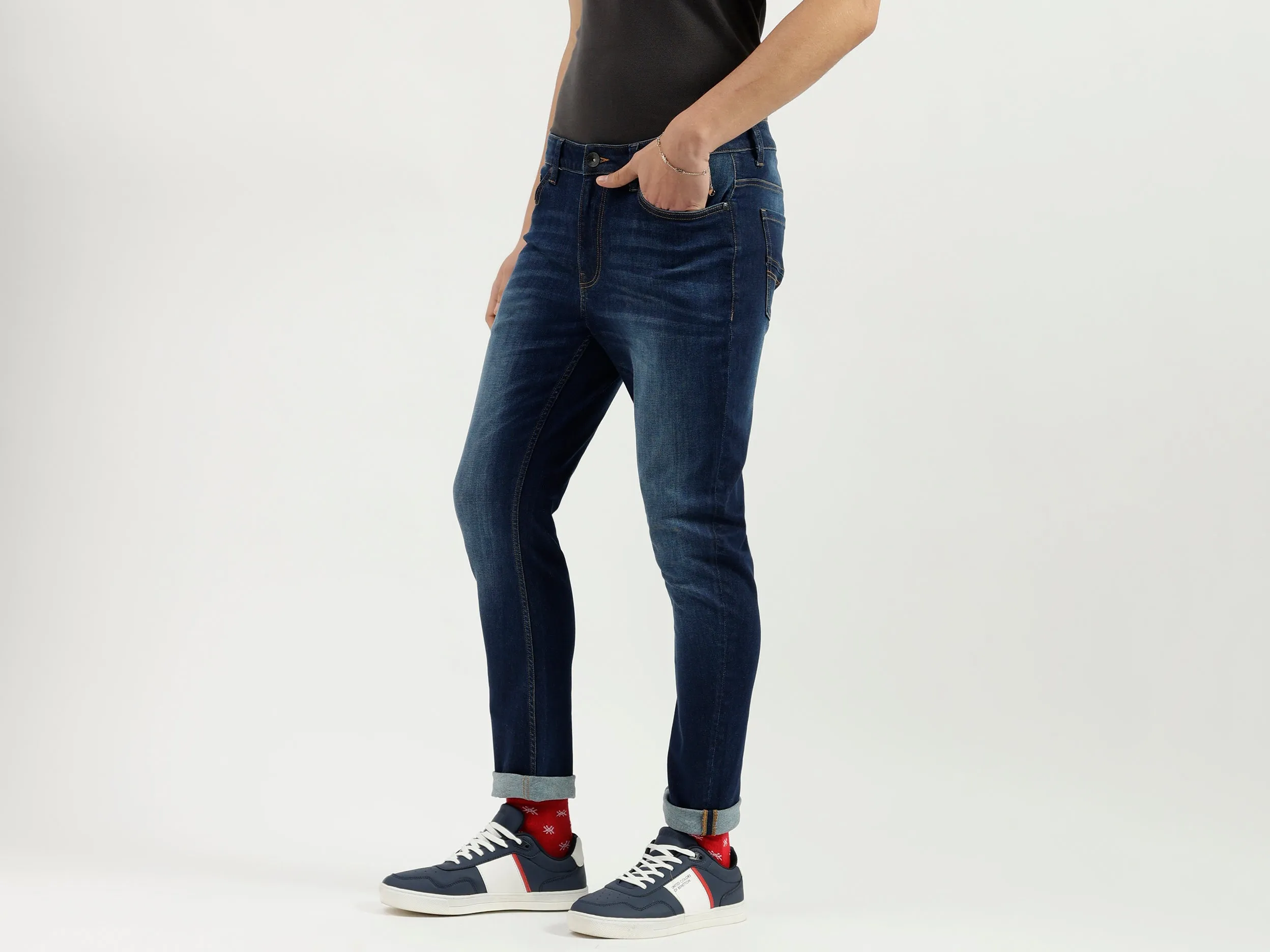 Solid Pattern Carrot Fit Jeans