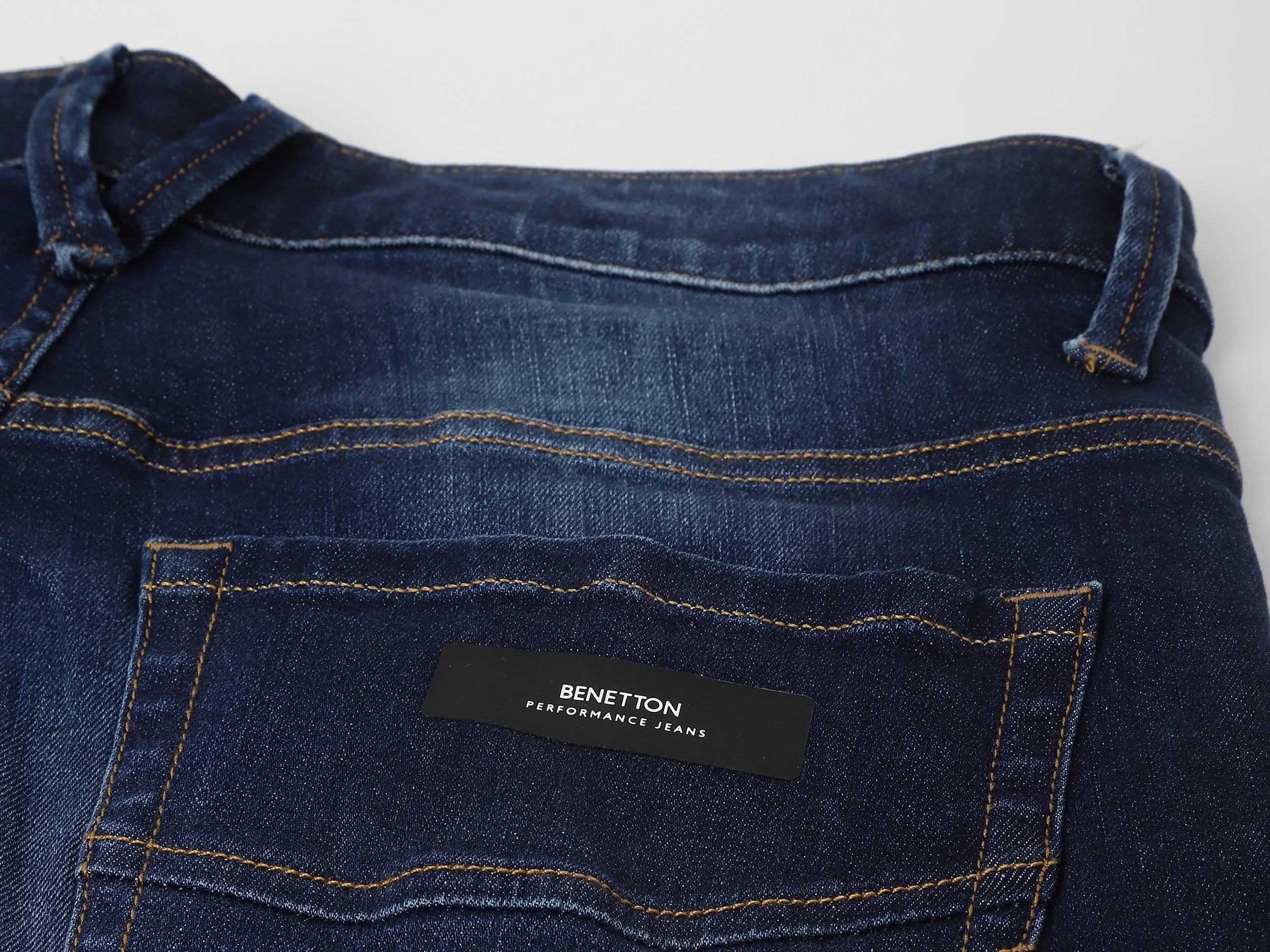 Solid Pattern Carrot Fit Jeans