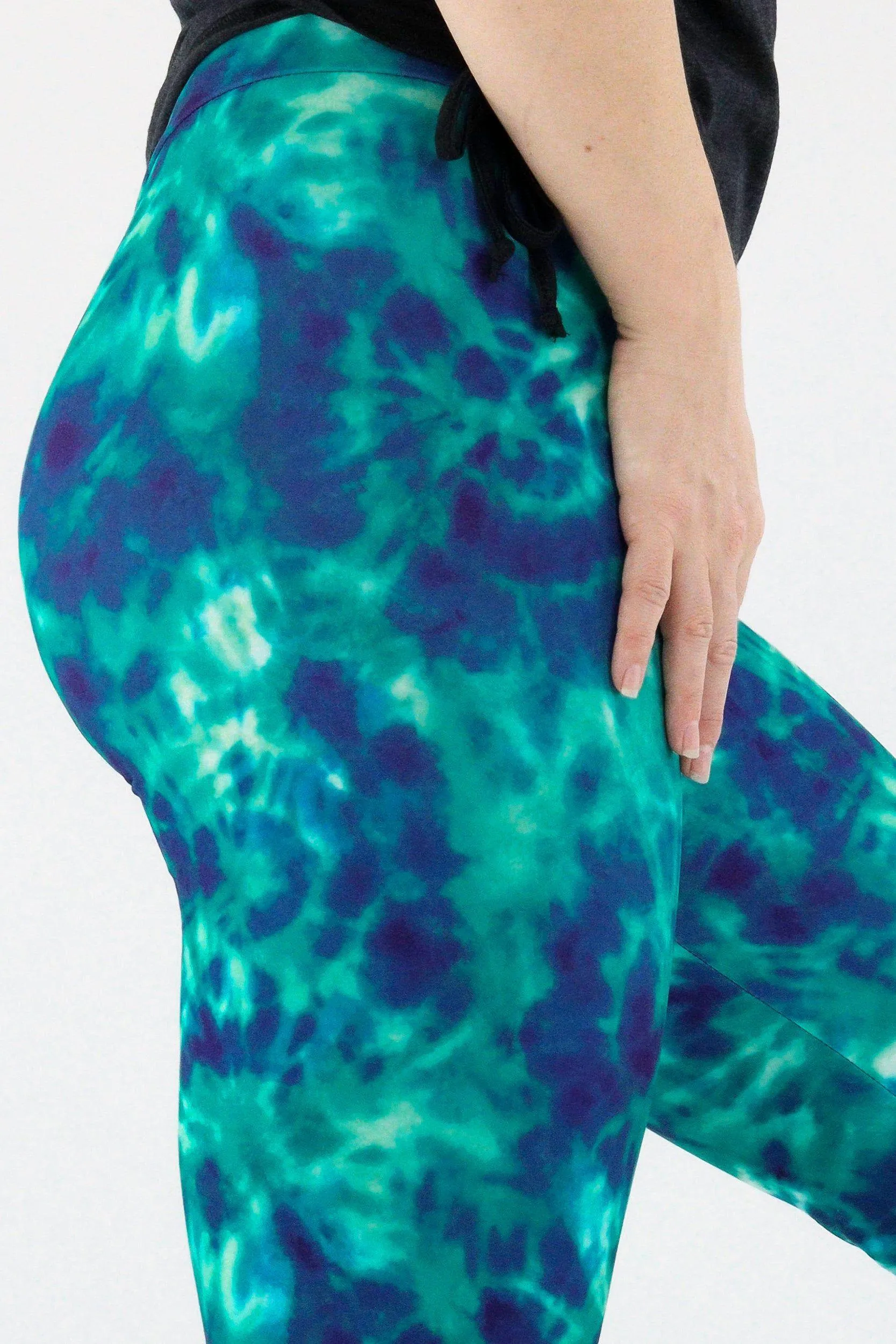 Tie Dye Envy - Casual Capri Leggings