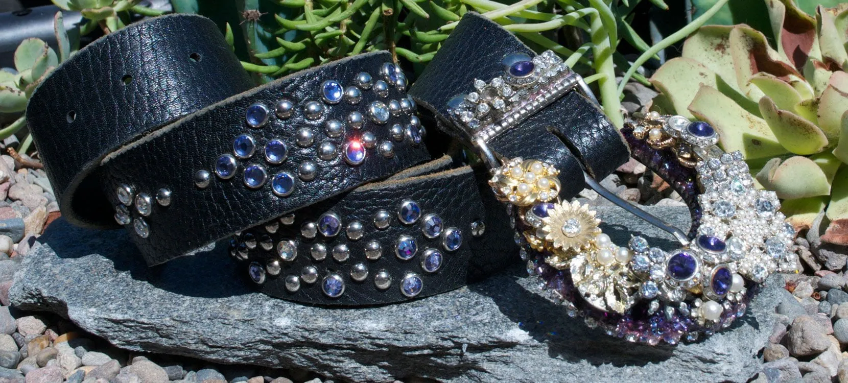 Vintage Royal Buckle & Belt - Medium